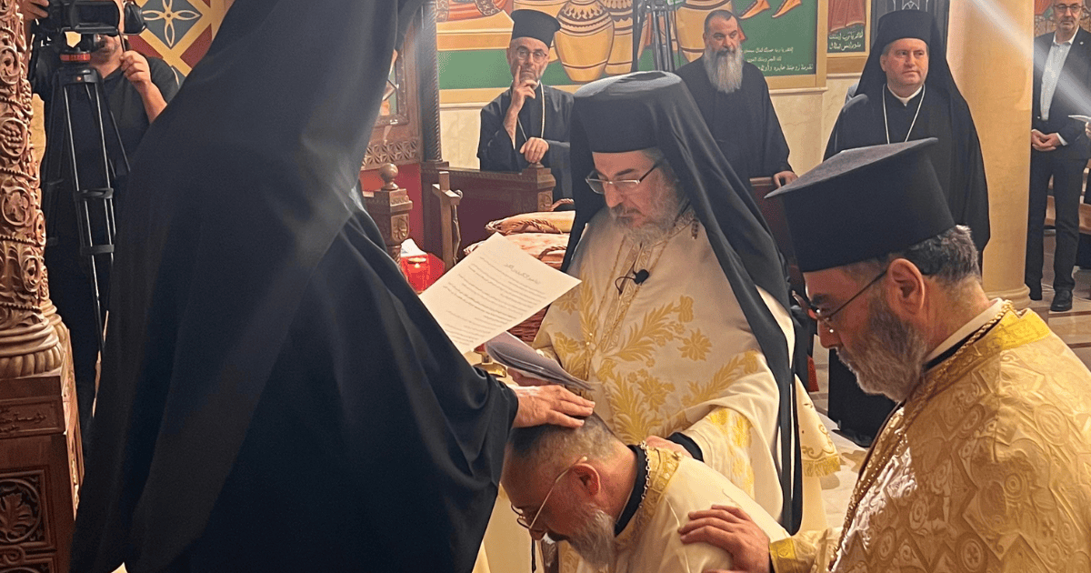 المطران بقعوني يمنح الأب أندره فرح رتبة "إيكونوموس"