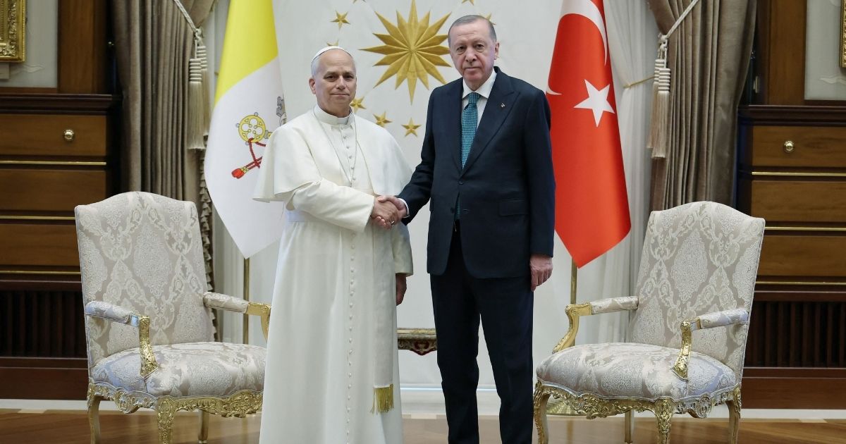 استقبال مهيب للحبر الأعظم في القصر الرئاسي التركي