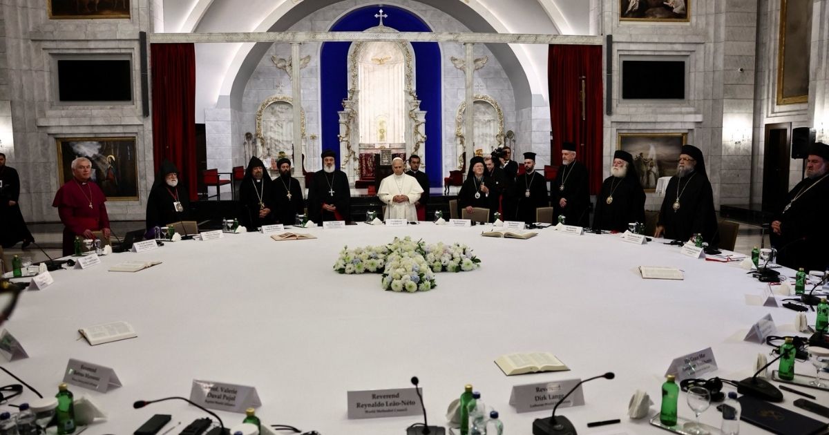 البابا يلتقي رؤساء الكنائس والجماعات المسيحية في إسطنبول