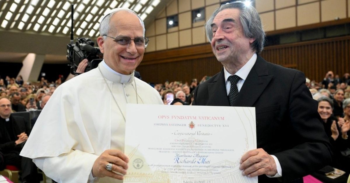 البابا لاوُن الرابع عشر يكرّم ريكاردو موتي: جعل الجمال يُجسّد حضور الله