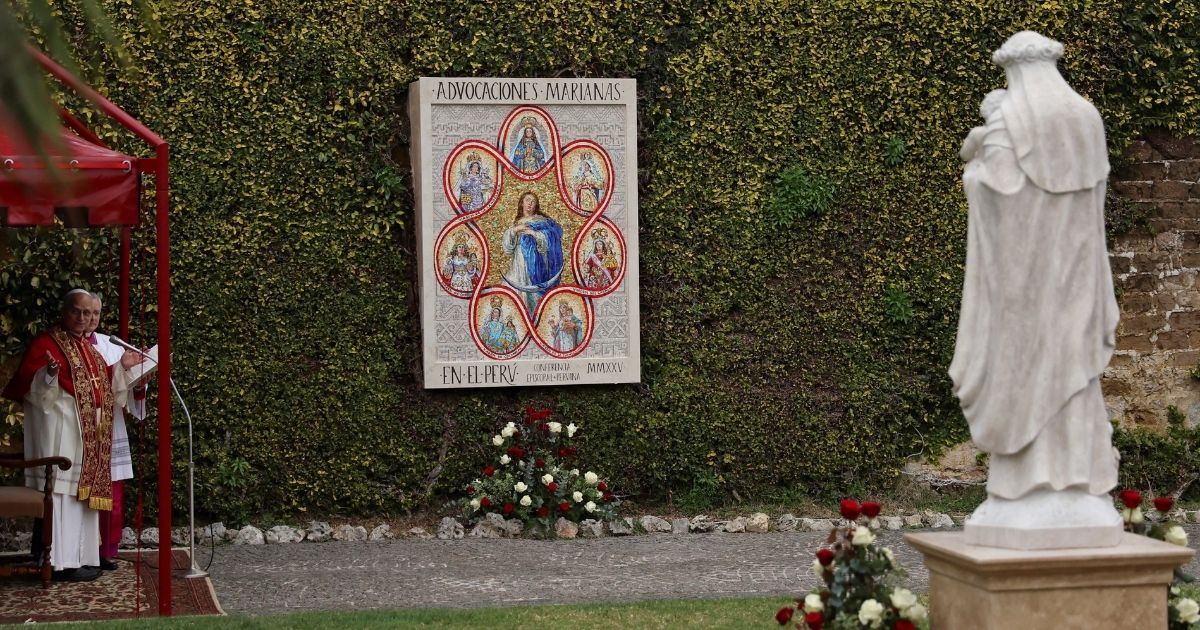 في حدائق الفاتيكان... تبريك فسيفساء للعذراء وتمثال للقديسة روزا من ليما