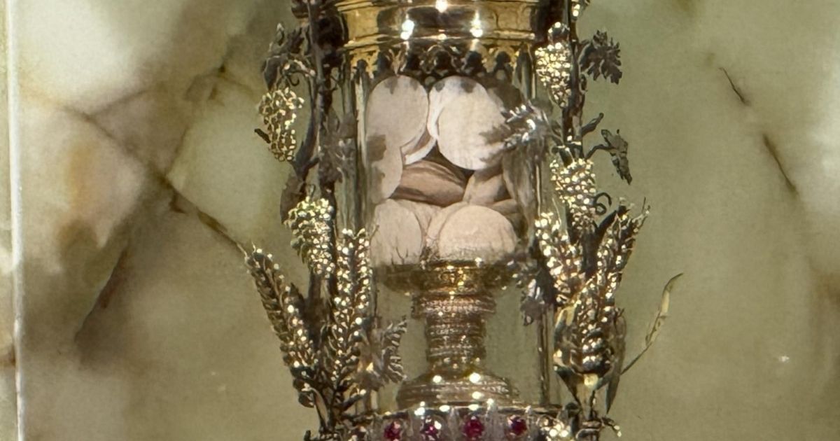 معجزة سيينا: ذخائر القربان باقية بلا فساد منذ عام 1730!