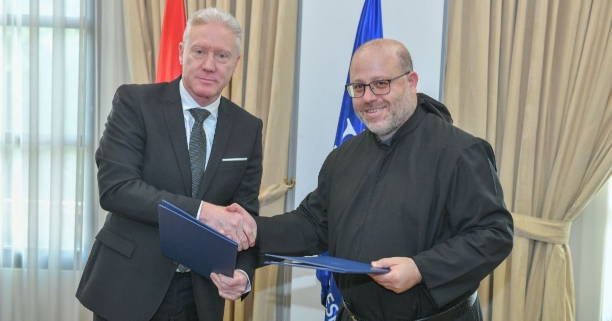 مذكرة تفاهم بين وزارة الخارجية وجامعة الروح القدس لحفظ الوثائق الوطنية وأرشفتها