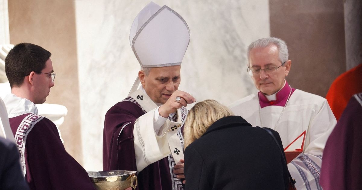 البابا لاوُن الرابع عشر مفتتحًا زمن الصوم: التوبة طريق القيامة