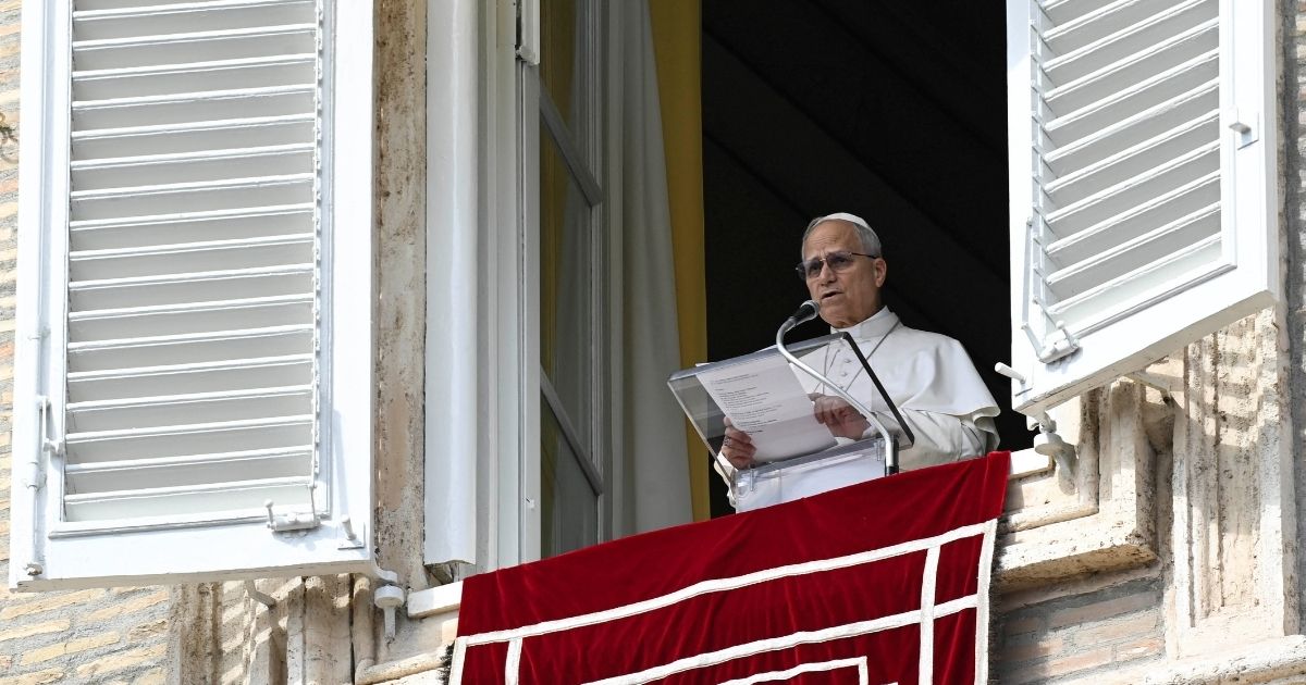 البابا لاوُن الرابع عشر يصلّي من أجل لبنان ويحذّر من اتساع الحرب في المنطقة