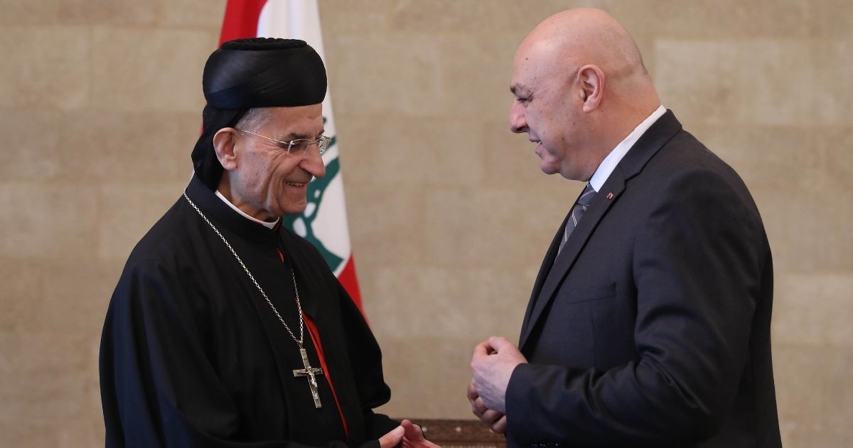 عون اتصل بالبطريرك الراعي معزيًا باستشهاد كاهن رعية القليعة