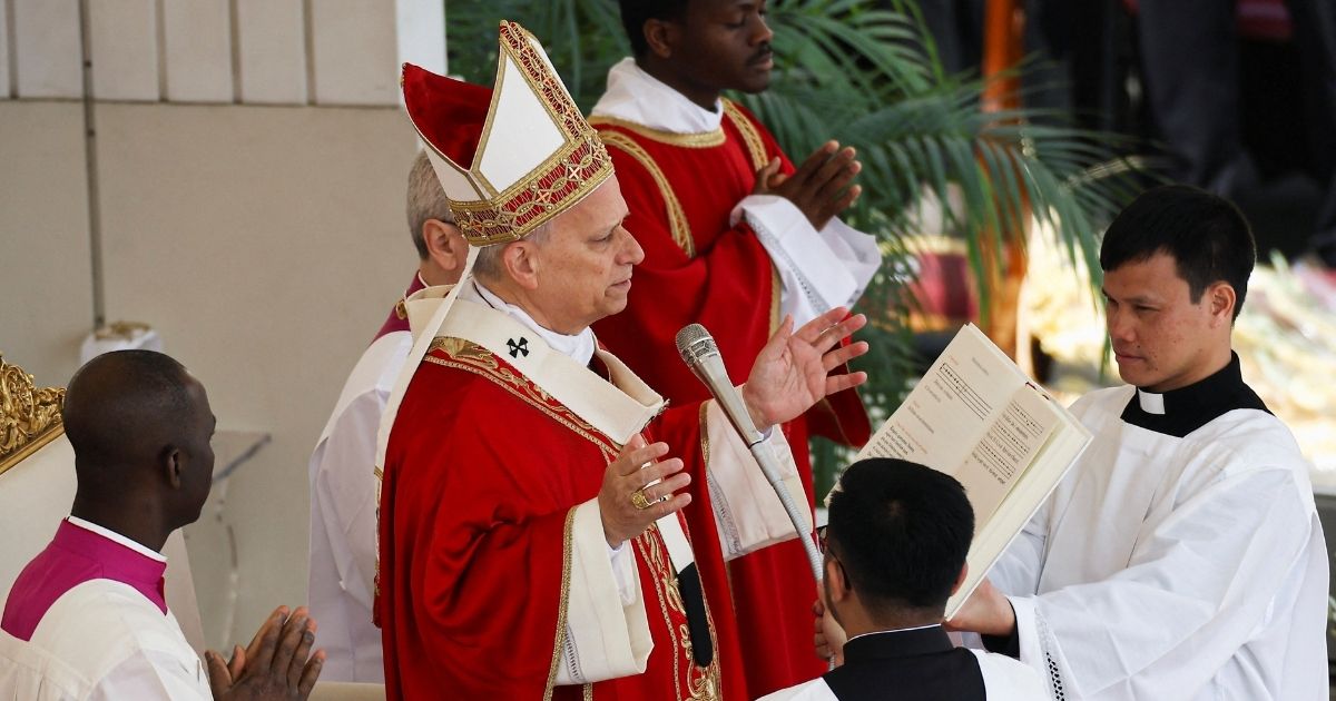 الحبر الأعظم: لا ننسَ المتألمين… ونصلّي لسلام الشعوب