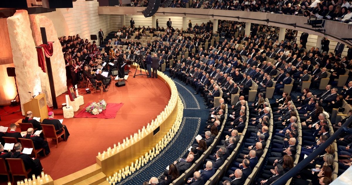 الأباتي محفوظ: الصليب هو منبع السلام الحقيقي