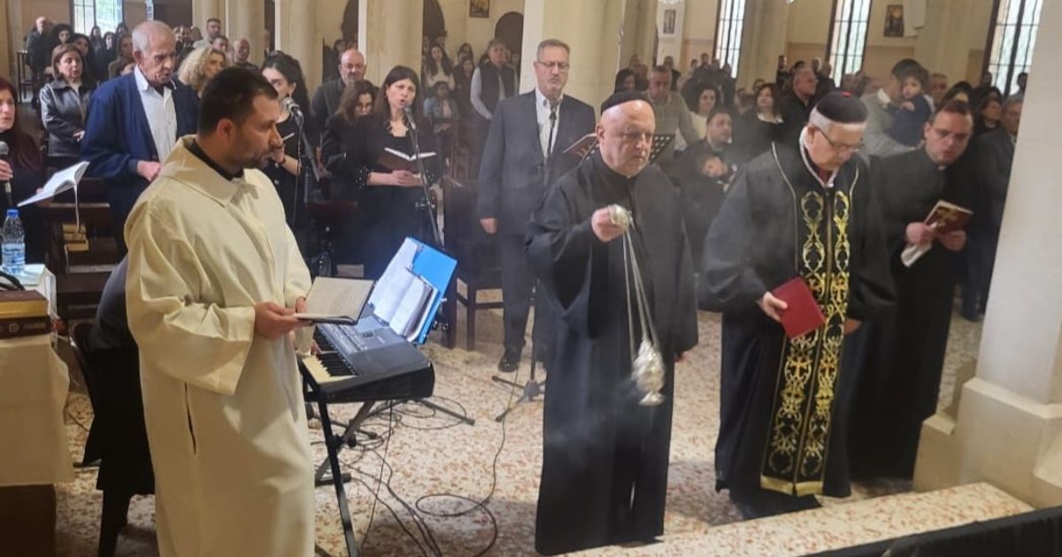 المطران العمار ترأس رتبة سجدة المصلوب في كاتدرائية صيدا المارونية