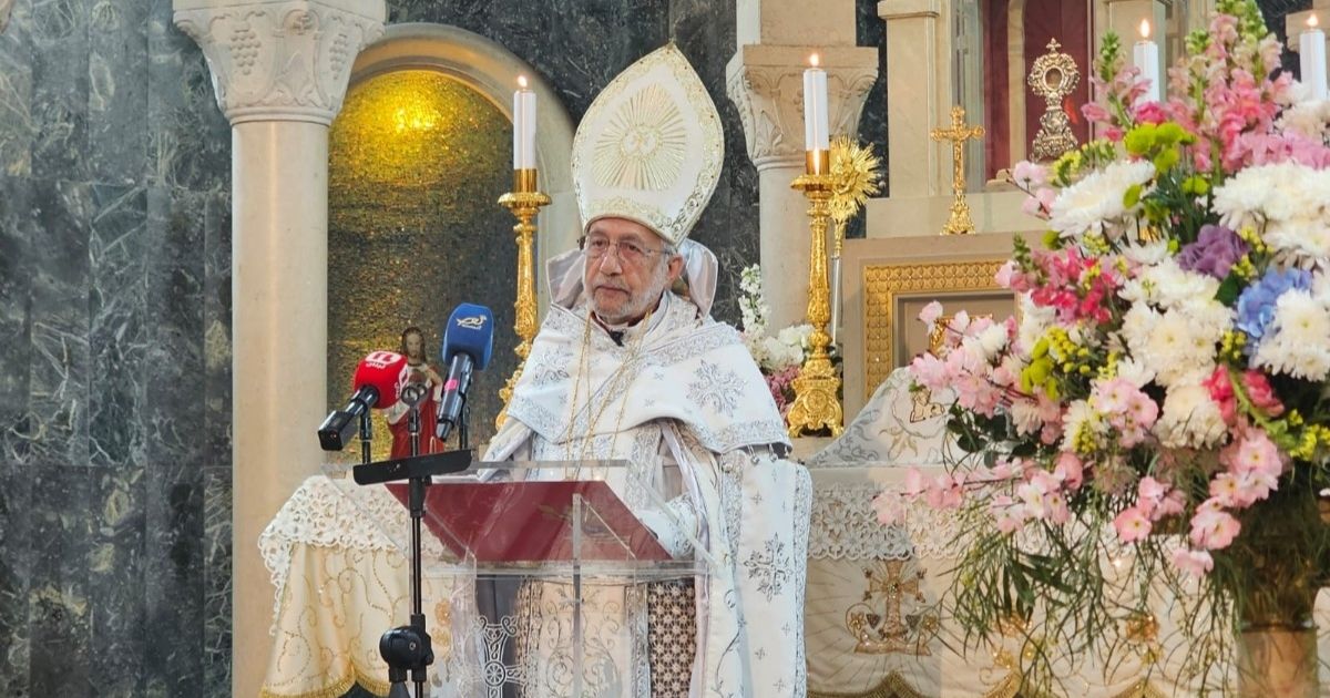 البطريرك ميناسيان في قداس الفصح: نريد لبنان الرسالة والعيش الواحد والحياد