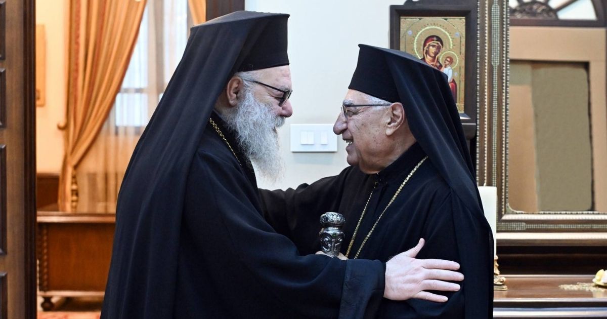 البطريرك يوحنا العاشر يستقبل البطريرك يوسف العبسي معايدًا