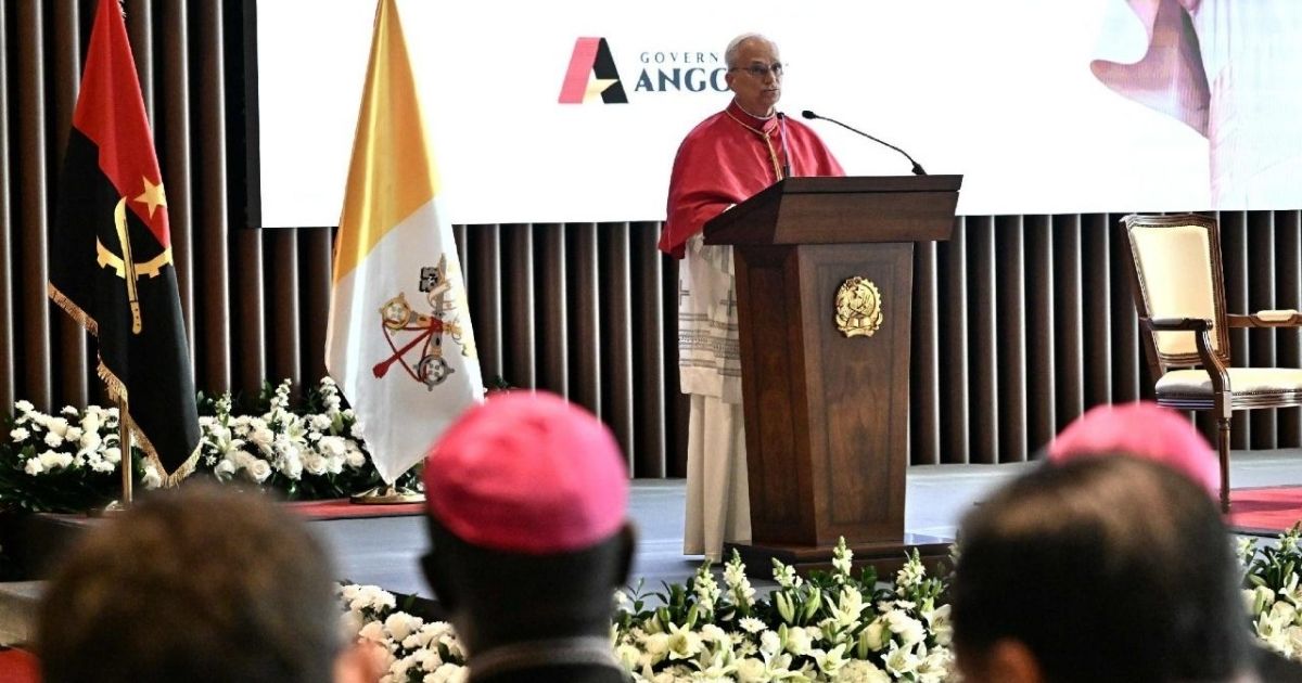 البابا يلتقي السلطات المدنية في لواندا ويحثها على أن تجعل من أنغولا مشروع رجاء