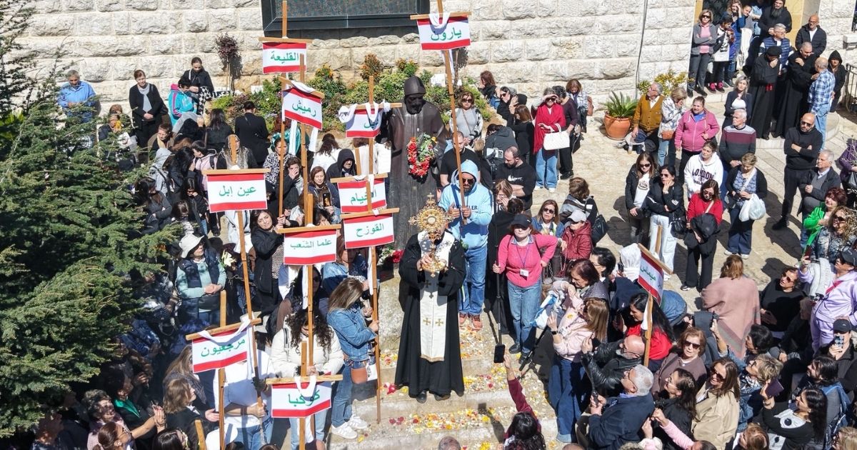عنايا أحيت ذكرى شفاعة القديس شربل بتطواف وقداس احتفالي