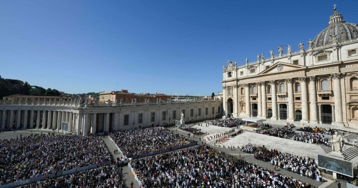 كهنة وإكليريكيون من لبنان والعراق يصلّون في روما من أجل السلام