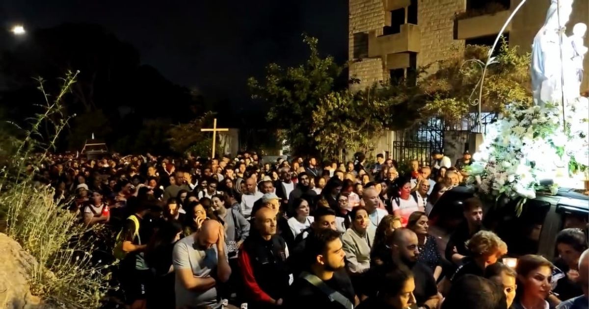 الآلاف يختتمون الشهر المريمي مع صوت المحبّة بمسيرة إيمان من جونية إلى حريصا