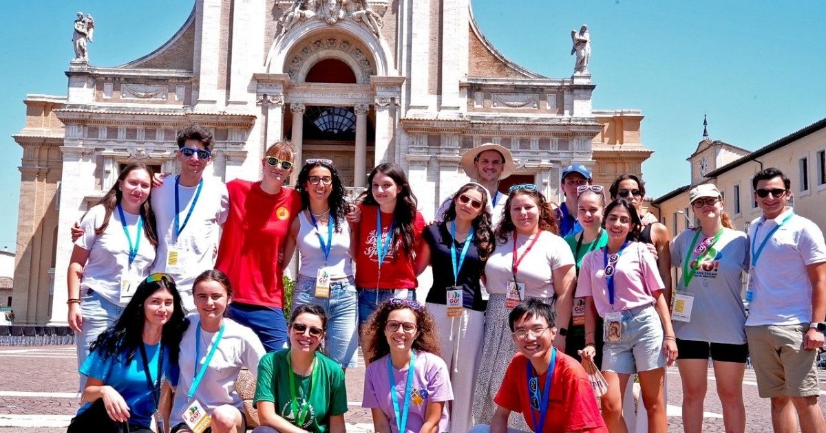 البابا يلتقي شباب أوروبا في أسيزي: لا تكتفوا بوسائل التواصل...